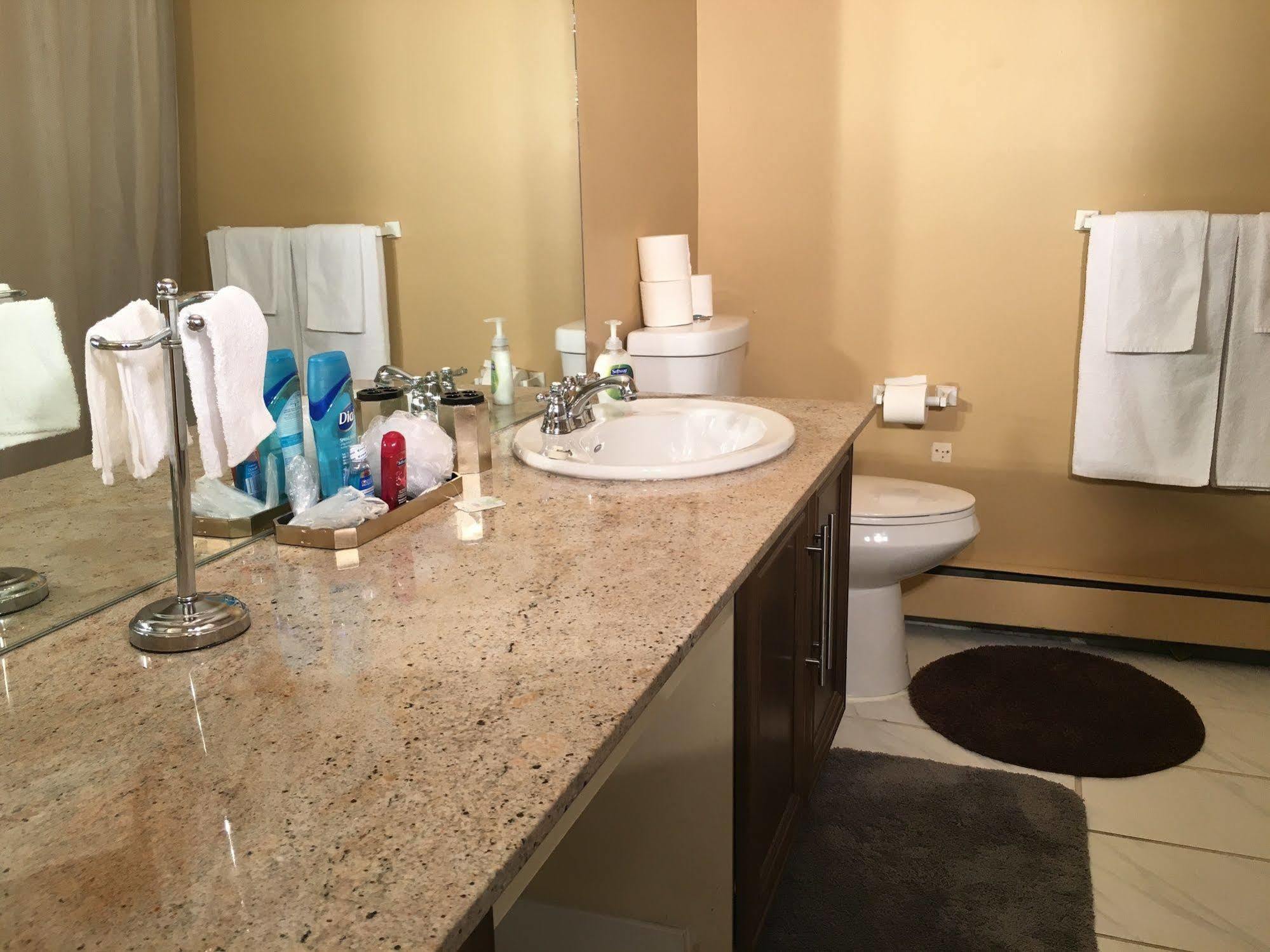 Olympic Suites Calgary Bagian luar foto
