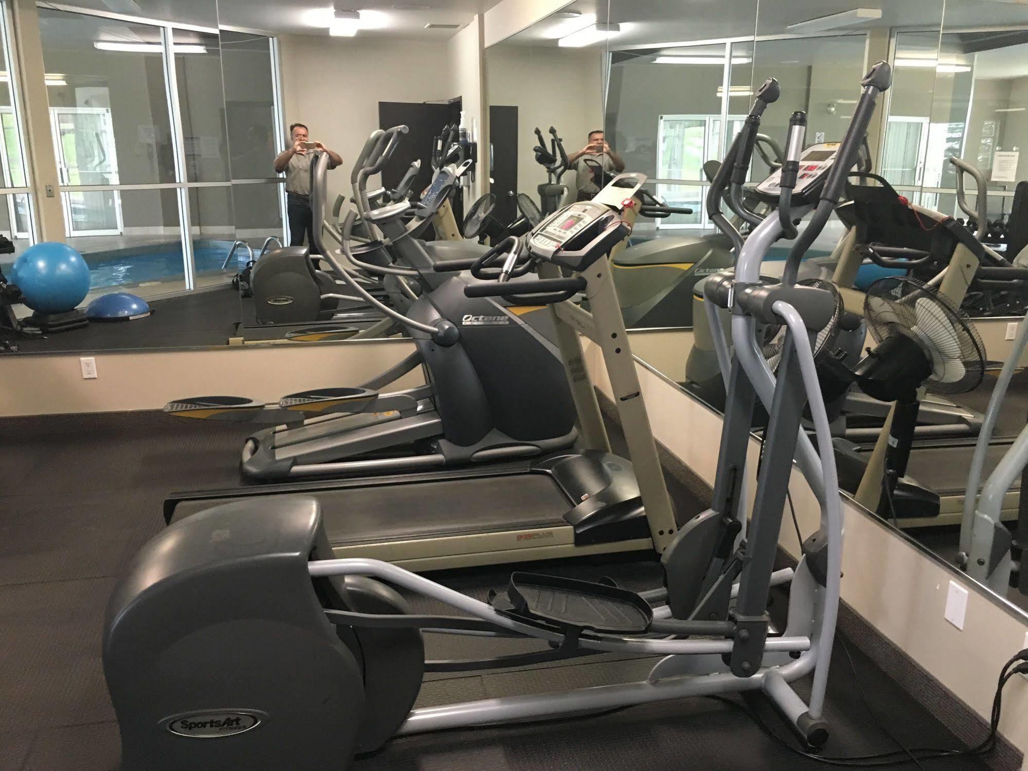 Olympic Suites Calgary Bagian luar foto